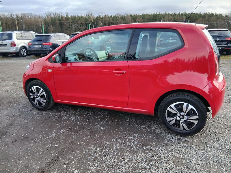 Volkswagen up! 1.0, 44 kW - fotka 15 z 33