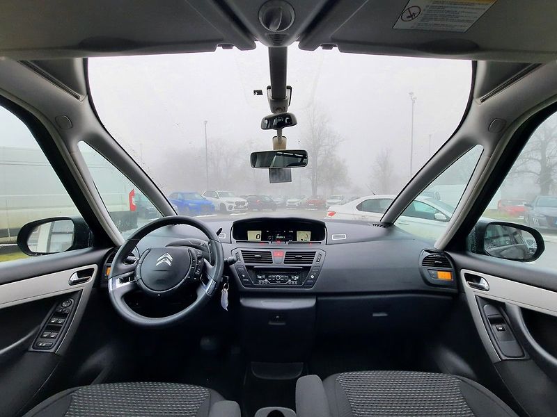 Citroën C4 Picasso 1,6 eHDI 112k STT 7 Míst - fotka 2 z 25