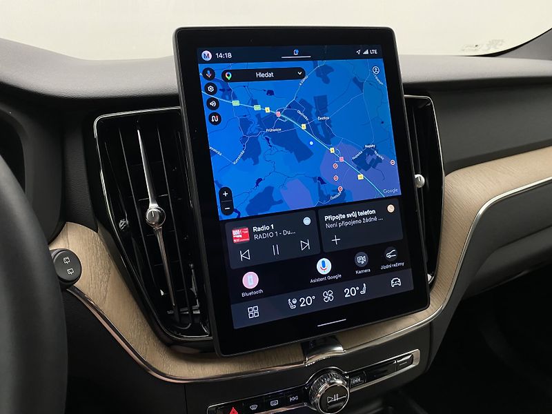 Volvo XC60 T8 AWD RECHARGE PLUS DARK CZ - fotka 40 z 66