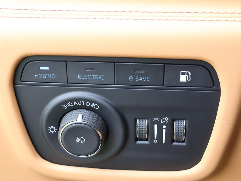 Jeep Grand Cherokee 2,0 4xe Summit Plug-In CZ DPH - fotka 21 z 90