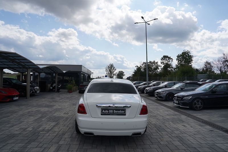 Rolls-Royce Ghost 6.75i V12  570 PS - fotka 5 z 45