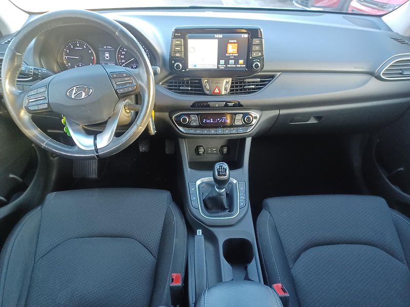 Hyundai i30 1.0 T-GDI 88kW Čr - fotka 10 z 18