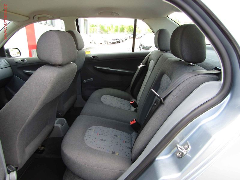 Škoda Fabia (2003) 1.2i, 2.maj,ČR, El.okna - fotka 10 z 16