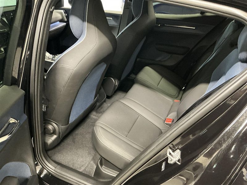 Volvo EX30 Extended Range Plus H/K ACC - fotka 10 z 18