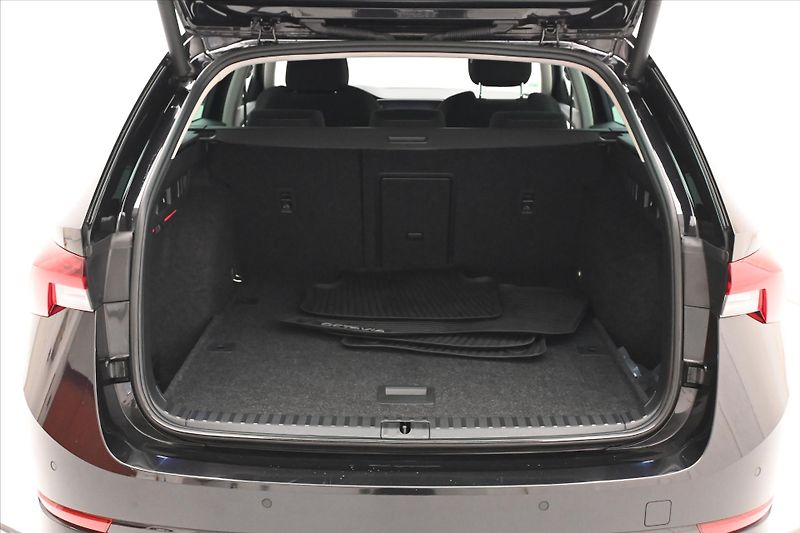 Škoda Octavia 2,0 TDI 110KW DSG Ambition Zár - fotka 10 z 32