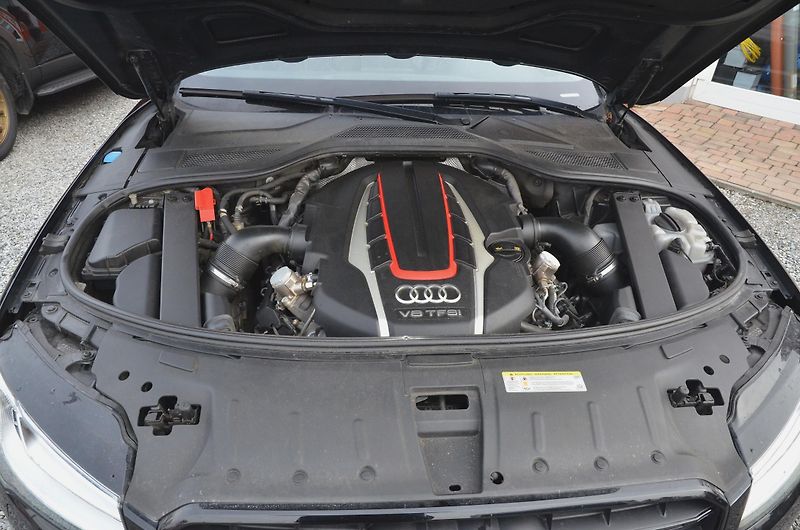Audi S8 (2017) Plus 4.0 V8 605 PS Quattro - fotka 11 z 47