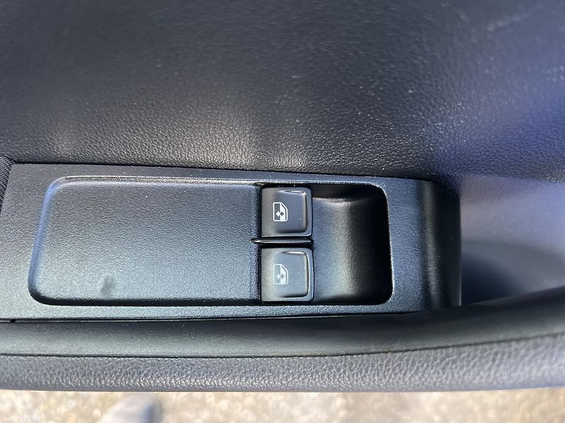 Škoda Fabia 1.0MPi 44kw KLIMA TEMPOMAT - fotka 9 z 36