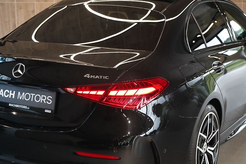 Mercedes-Benz Třídy C 300d 4MATIC AMG, Panorama, HUD - fotka 10 z 50