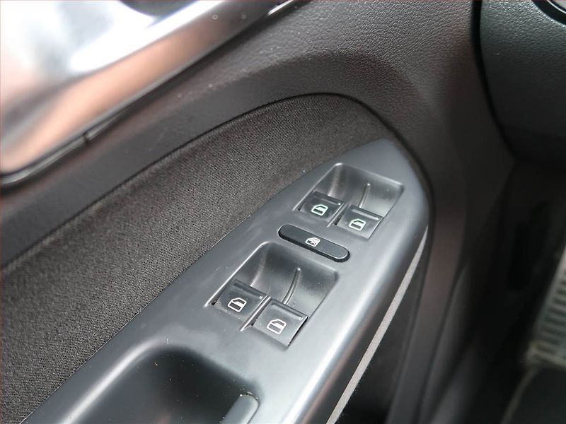 Volkswagen Touran (2010) 1.4 TSI, Automat, 7 míst - fotka 18 z 20