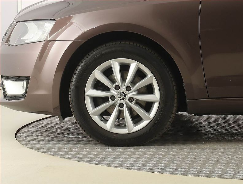 Škoda Octavia (2015) 1.6 TDI, Tempomat - fotka 14 z 18