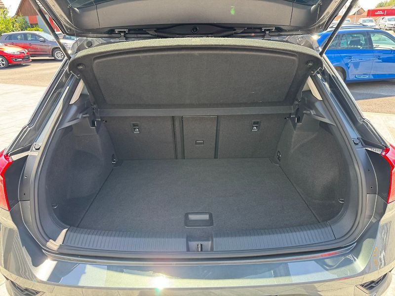 Volkswagen T-Roc (2018) Design 1.0 TSI 85kW - fotka 20 z 35