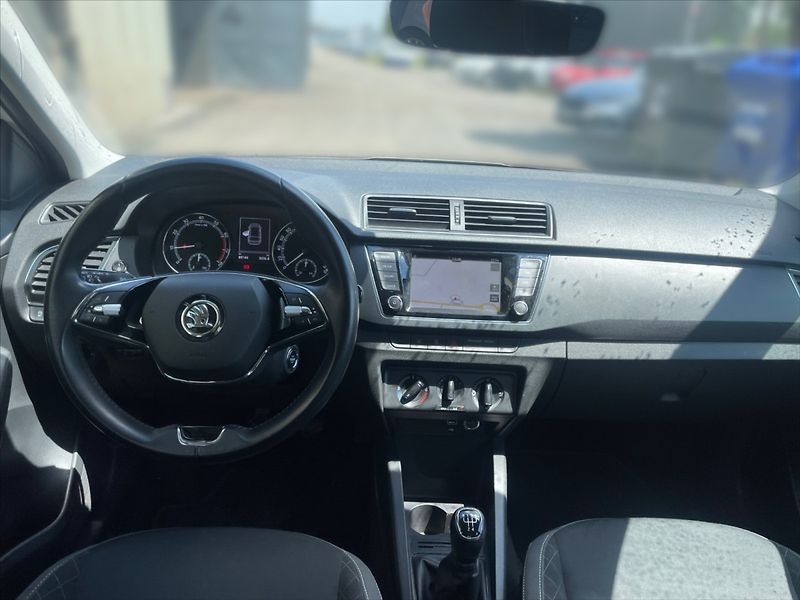 Škoda Fabia 1,0 TSI 70 Ambition 5d - fotka 9 z 11