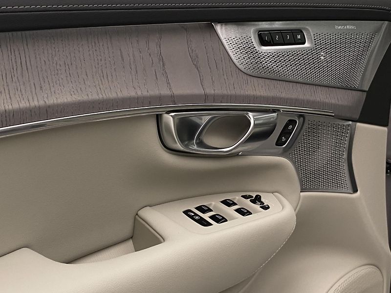 Volvo XC90 (2025) T8 AWD RECHARGE BRIGHT PLUS 7m - fotka 30 z 75