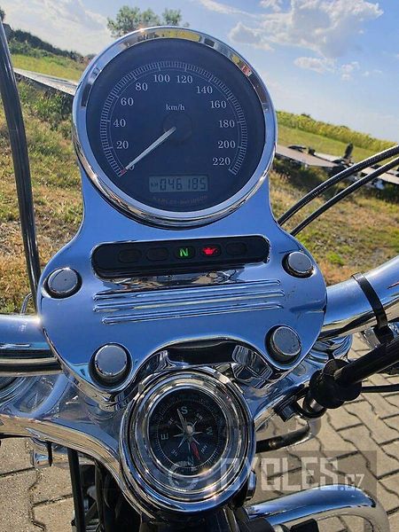 Harley-Davidson (2012) XL 1200 CB Sportster Custom Li - fotka 20 z 26