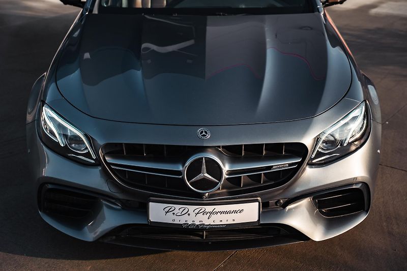Mercedes-Benz Třídy E (2017) E63S AMG 4Matic+ V8 Biturbo - fotka 5 z 99