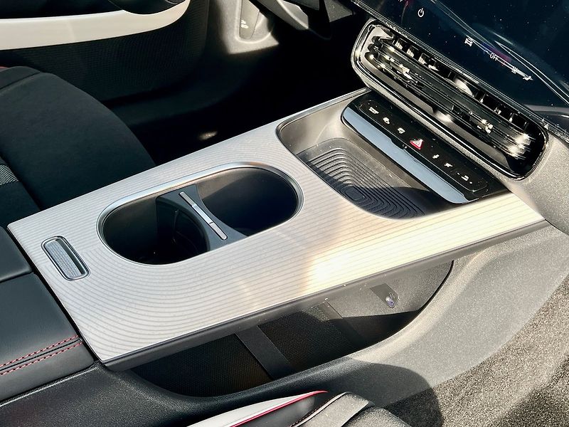 Mercedes-Benz CLA (2025) 350 4MATIC EQ Linie AMG - fotka 14 z 25