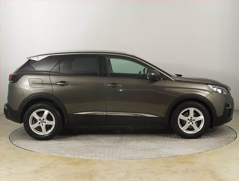 Peugeot 3008 (2020) Allure Pack 1.5 BlueHDi - fotka 6 z 21