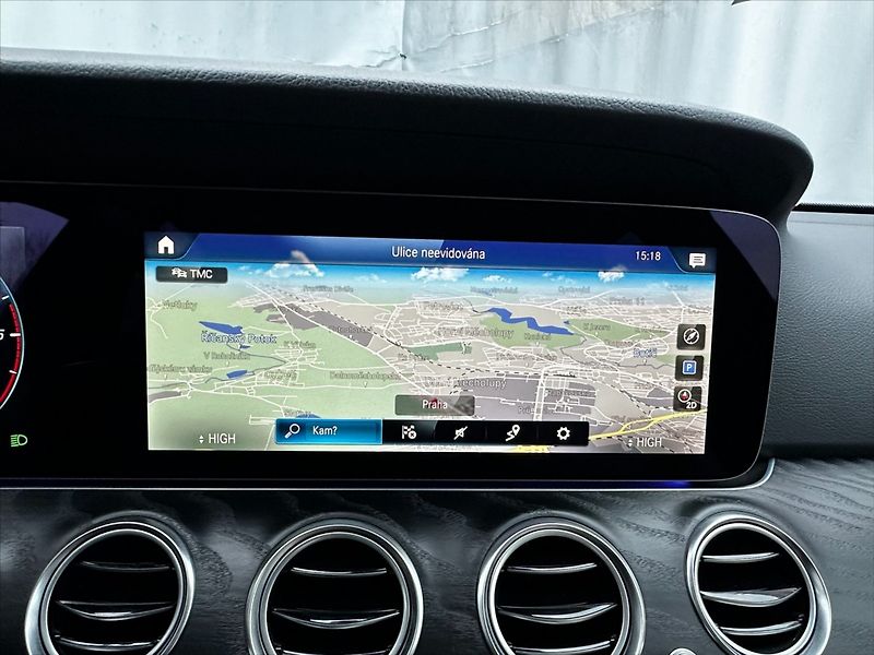 Mercedes-Benz Třídy E 2,0 220D 143kW - fotka 33 z 44