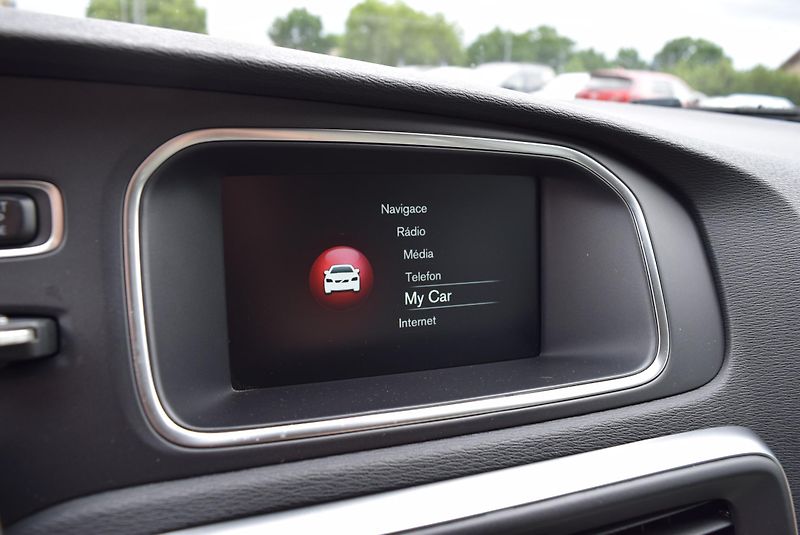 Volvo V40 (2016) 2.0i T2 90kw INSCRIPTION MANUÁ - fotka 27 z 48