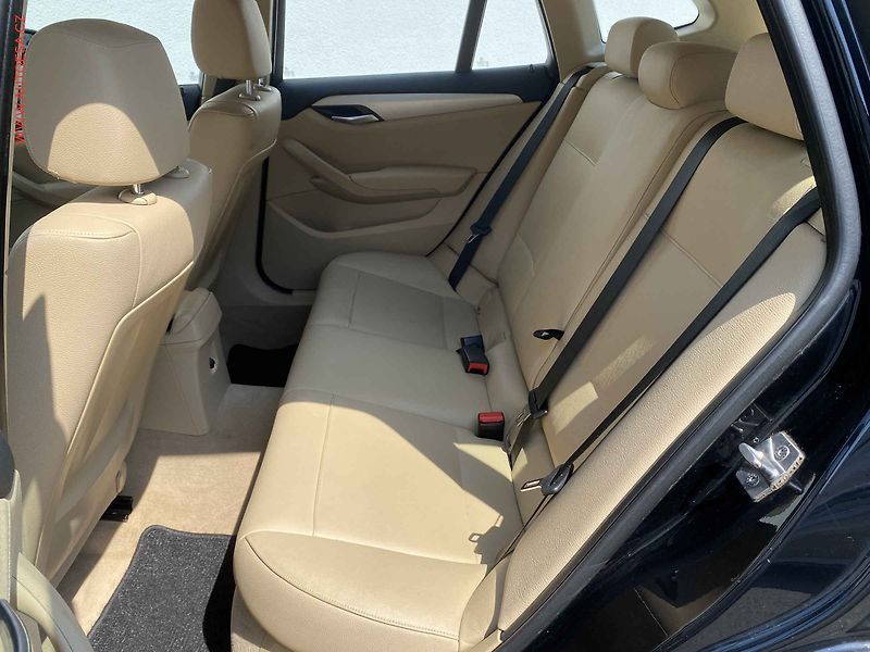 BMW X1 (2021) 2.0i sDrive18i, AC, výhřev - fotka 10 z 16
