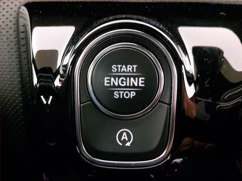 Mercedes-Benz Třídy A (2019) AMG line A 35 AMG 4MATIC - fotka 19 z 26