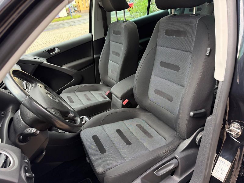 Volkswagen Tiguan 2,0 TDI /4x4/ SPORT / servis.k - fotka 11 z 32