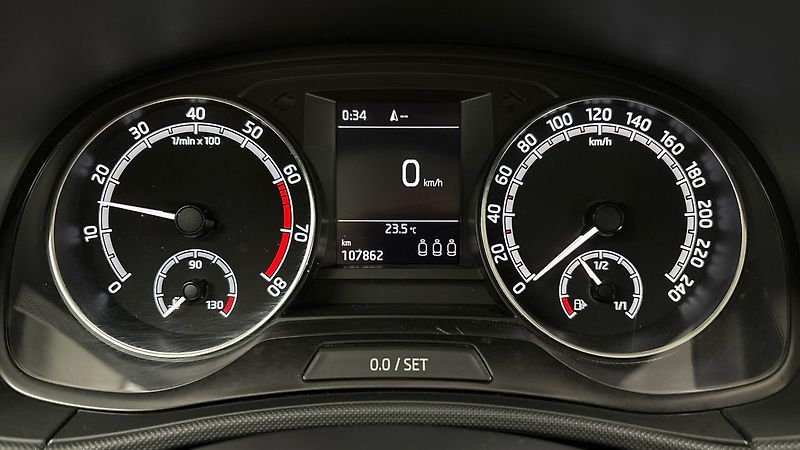 Škoda Fabia 1.0 TSI Ambition Combi - fotka 10 z 25