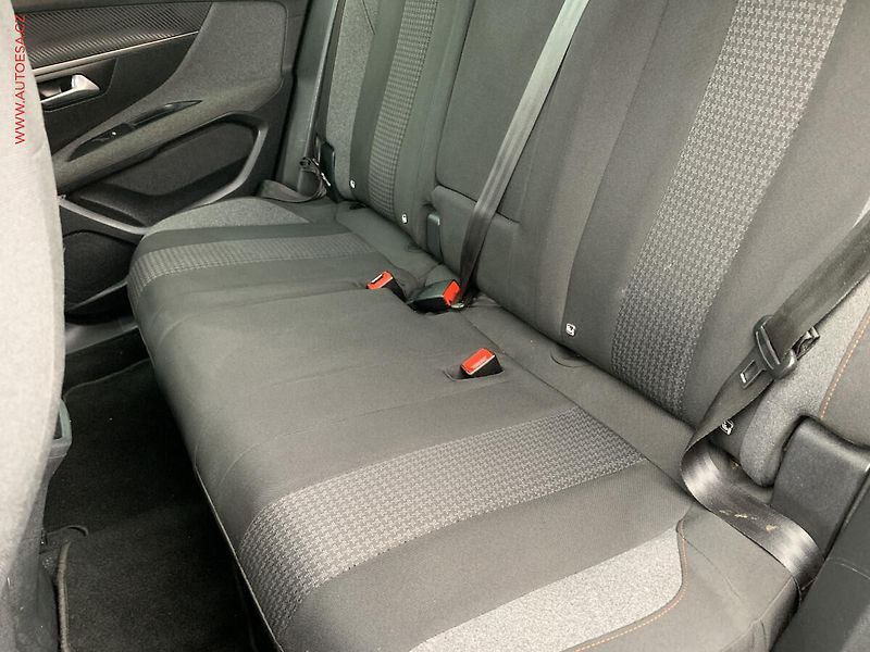 Peugeot 3008 (2019) 1.5HDi, Active, navi - fotka 10 z 18