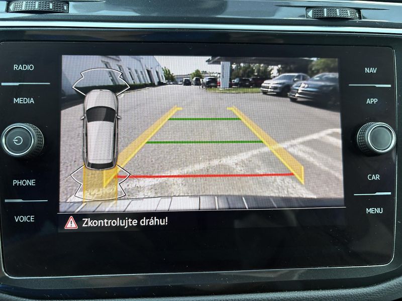Volkswagen Tiguan 2.0 TSI DSG 4MOTION R-LINE 140 - fotka 16 z 28
