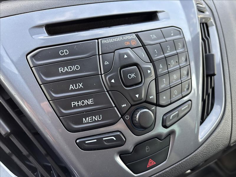 Ford Tourneo Custom 2,2 TDCi 92kW L1 - fotka 31 z 34