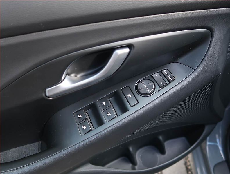 Hyundai i30 (2023) N-Line 1.5 T-GDI - fotka 16 z 19