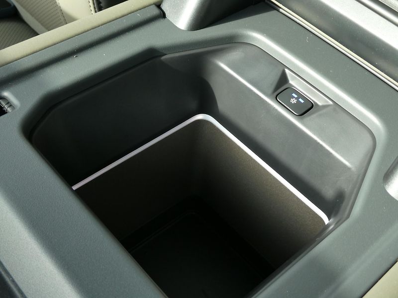 Land Rover Defender 110 3,0 X-Dynamic SE D250 - fotka 30 z 36