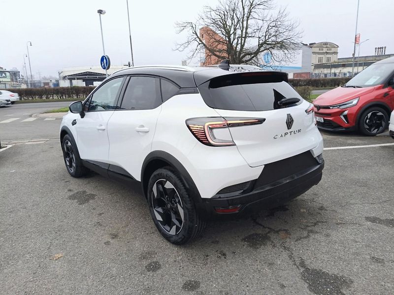 Renault Captur (2026) techno mild hybrid 140 EDC - fotka 7 z 24