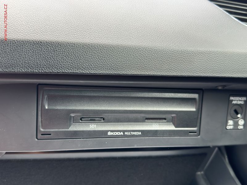 Škoda Octavia (2018) 2.0 TDi, DSG, LED, AC - fotka 21 z 24