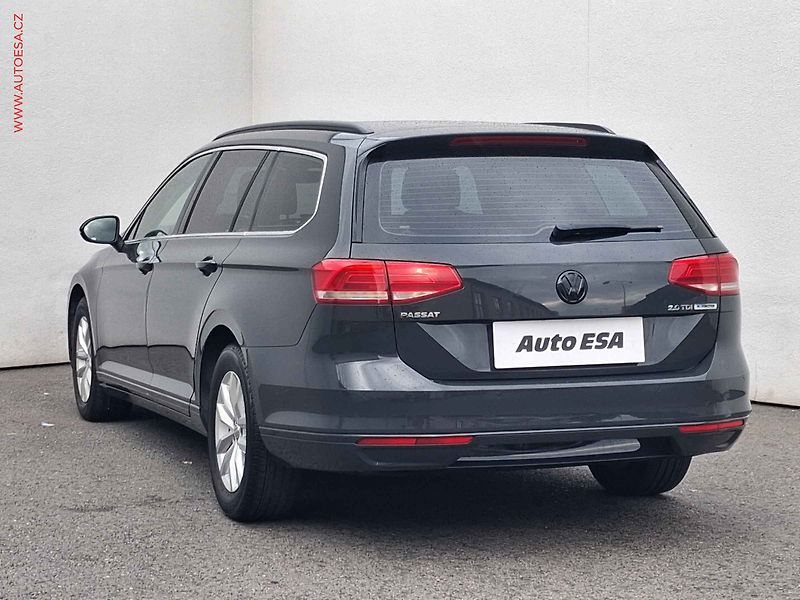 Volkswagen Passat (2015) 2.0 TDI, servis.kniha - fotka 6 z 18