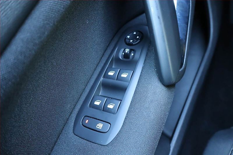 Peugeot 308 (2016) 1.6 BlueHDi, Serv.kniha - fotka 18 z 22