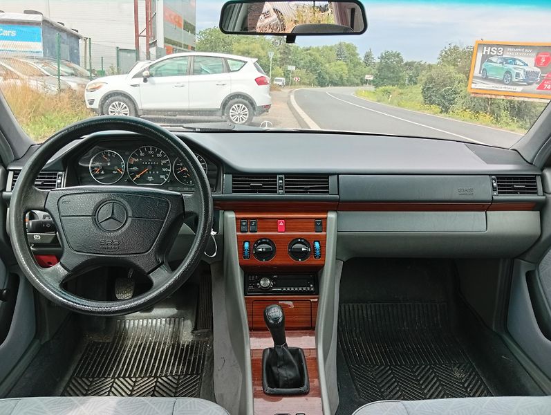 Mercedes-Benz Třídy E E 200 D - fotka 13 z 18