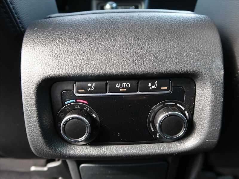 Volkswagen Sharan 2,0 TDi,110kW,7míst,tažné - fotka 21 z 32