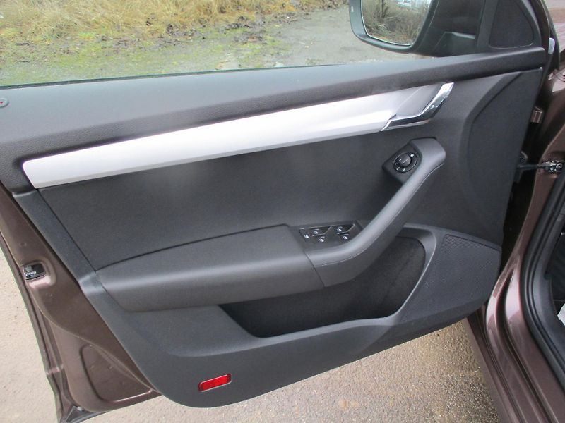 Škoda Octavia 1.2TSi 81kW AMB VÝHŘEV 2x PNEU - fotka 14 z 48