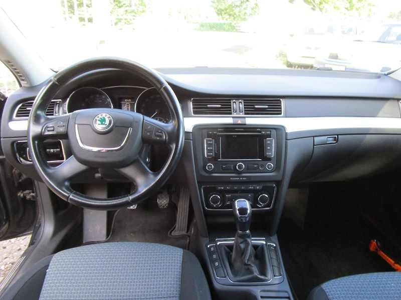 Škoda Superb 1,6TDI - 77KW - NOVÁ BATERIE - fotka 9 z 17