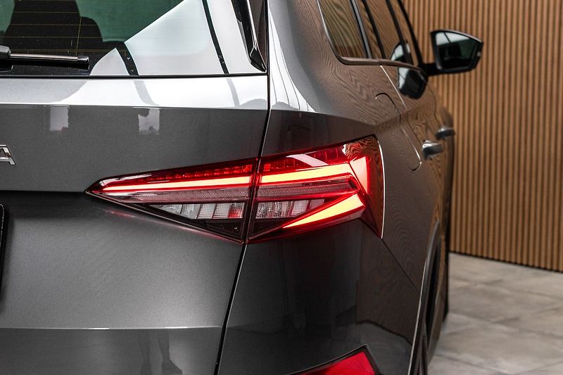 Škoda Kodiaq 2.0 TDI 110 DSG*TAŽNÉ*WEBASTO* - fotka 40 z 44