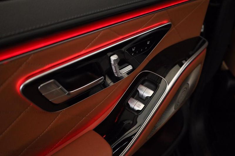 Mercedes-Benz Třídy S 580 L AMG Pano HuD Venti - fotka 12 z 19