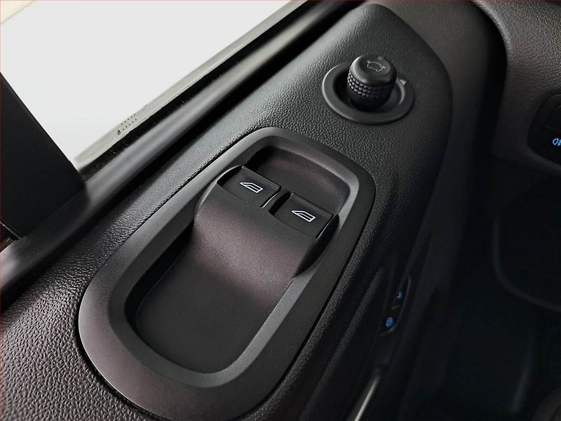 Ford Transit Custom (2018) Trend 2.0 EcoBlue, Bus, 9Míst - fotka 17 z 19