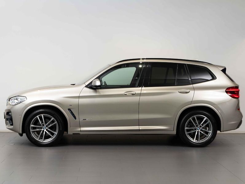BMW X3 xDrive 20D - fotka 2 z 22