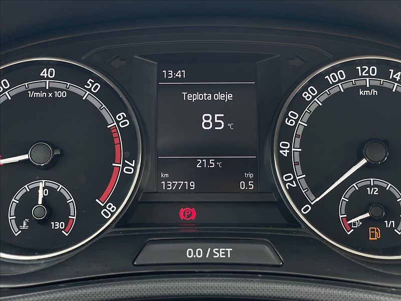 Škoda Fabia 1,0 TSI Combi Ambition Tour - fotka 10 z 23