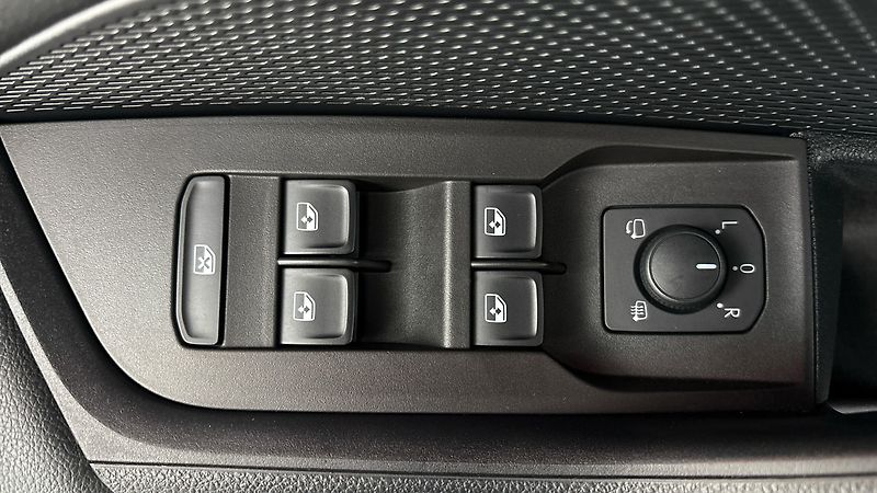 Škoda Octavia 2.0 TDI DSG Style Combi - fotka 22 z 26