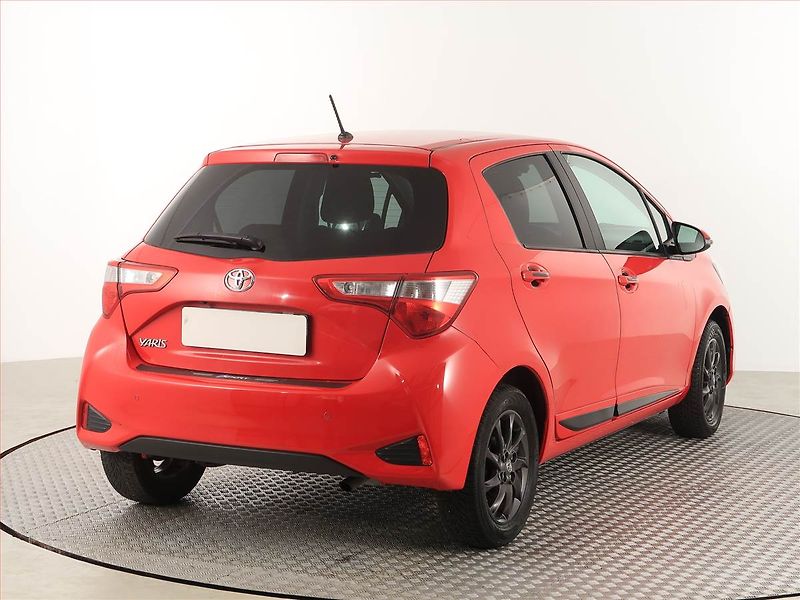 Toyota Yaris (2017) 1.5 Dual VVT-i, Serv.kniha - fotka 5 z 17