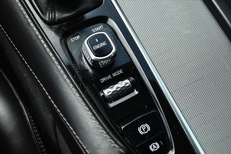 Volvo XC90 D5 AWD INSCRIPTION ČR - fotka 22 z 26