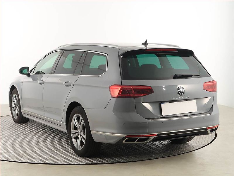 Volkswagen Passat (2022) Elegance 2.0 TDI - fotka 4 z 19