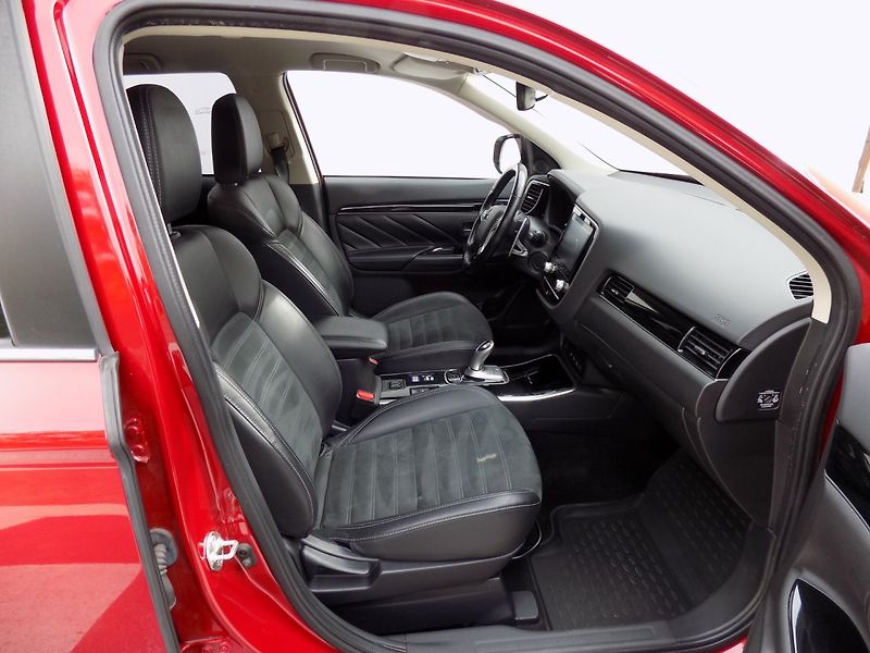 Mitsubishi Outlander (2021) 2.4 PHEV/4WD/1.Maj./LED/ - fotka 15 z 42